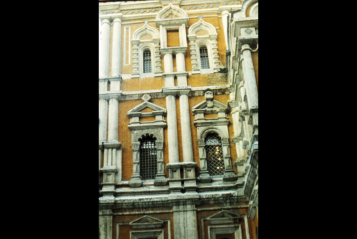 9.	Церковь Троицы. 1635-1653 гг. Фрагмент.