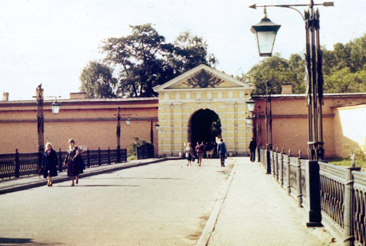 3.	Центральный вход через Ионовские ворота.