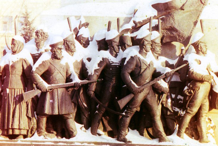 4.	 Памятник М. Кутузову. Герои войны – солдты , крестьяне, ополченцы