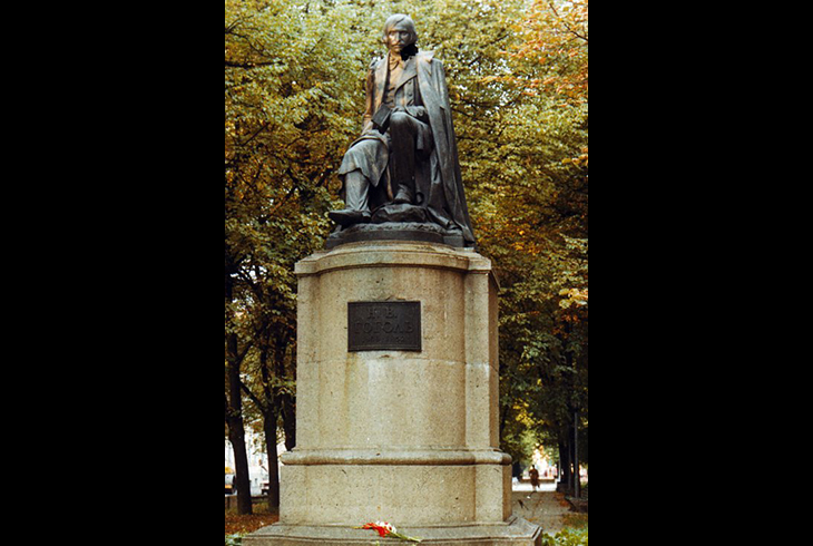 Памятник Н. В. Гоголю.