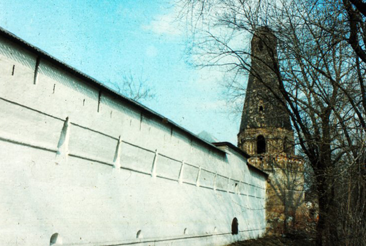 Крепостная стена Симонова монастыря.