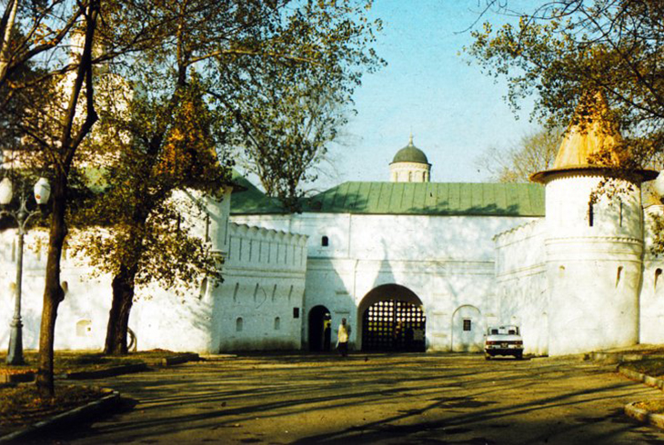 Андроников монастырь. Въездные ворота.