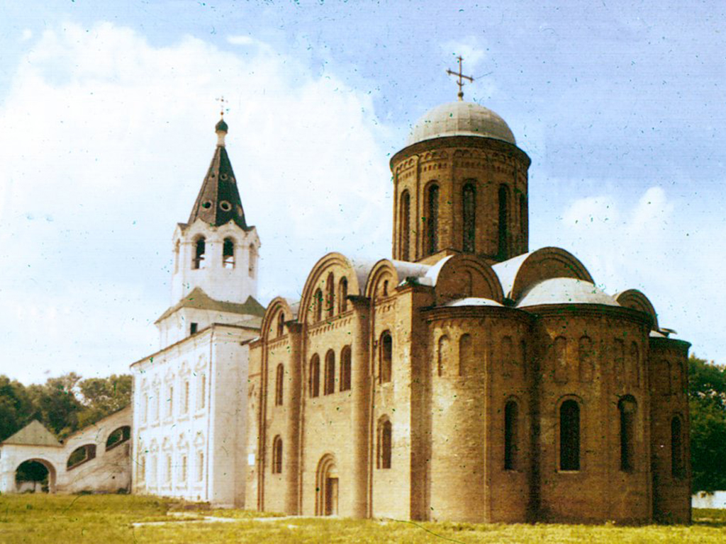 Памятник архитектуры XII в. – церковь Петра и Павла.