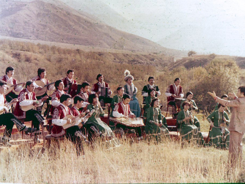 Фольклорный оркестр «Отрар-Сазы» Казахской государственный филармонии им. Джамбула