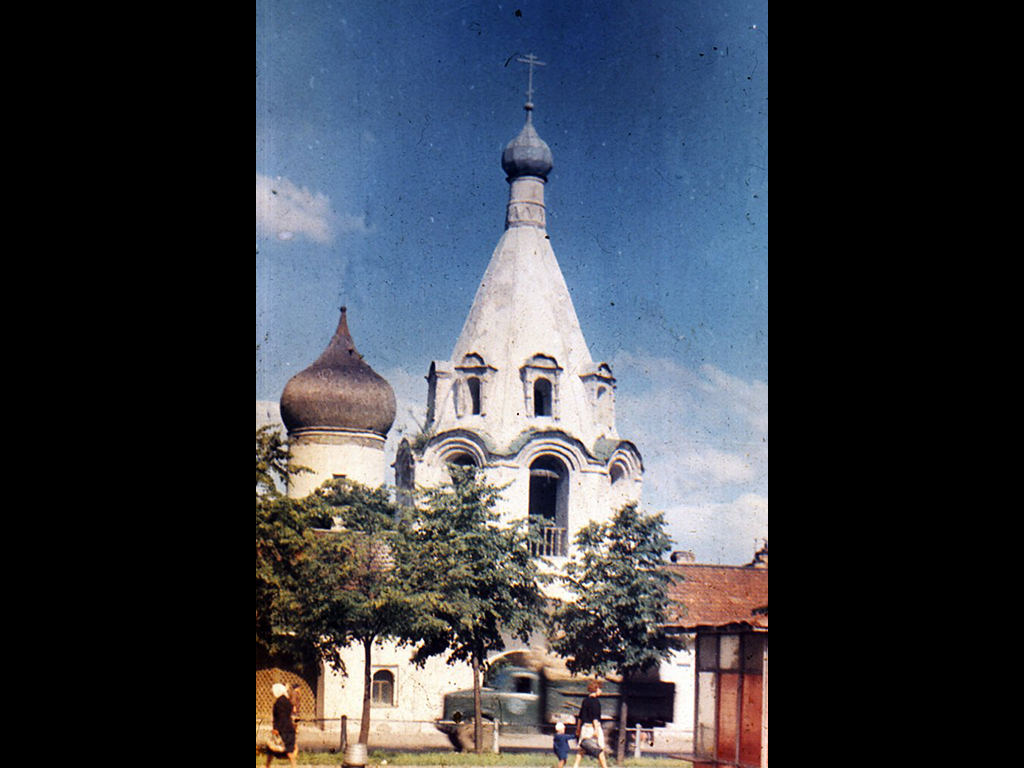 Колокольня и церковь Михаила Архангела. 1339 г. XVII в.