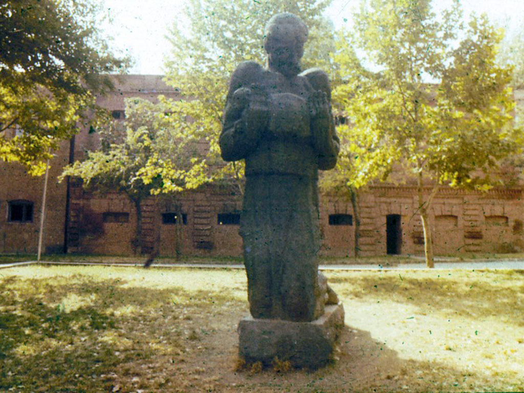 Памятник Нико Пиросманашвили.