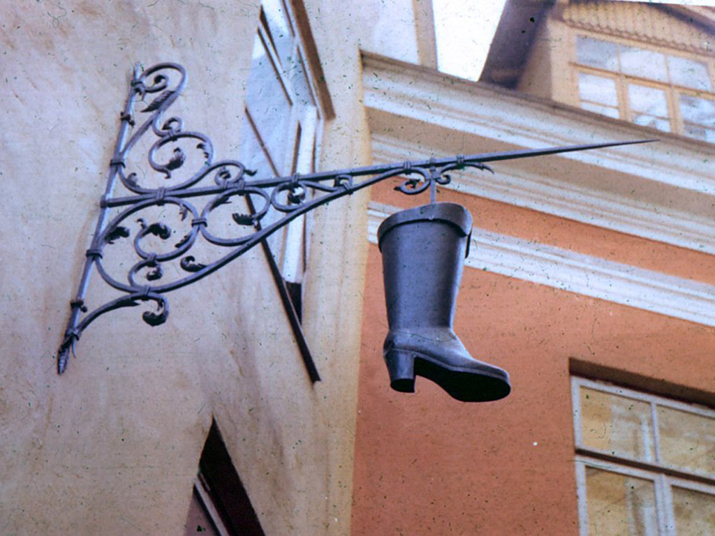 Кованные изделия (вывески и флюгера) – традиционная символика Таллинских мастерских и магазинов