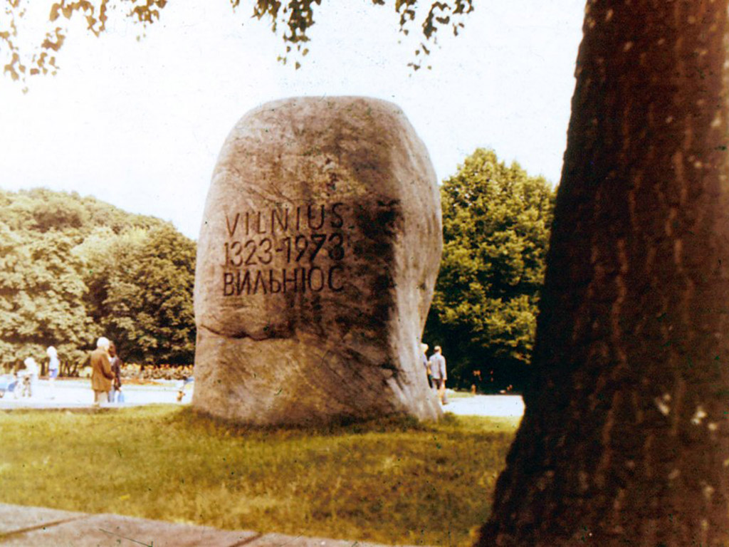 Памятник в честь 650-летия города.