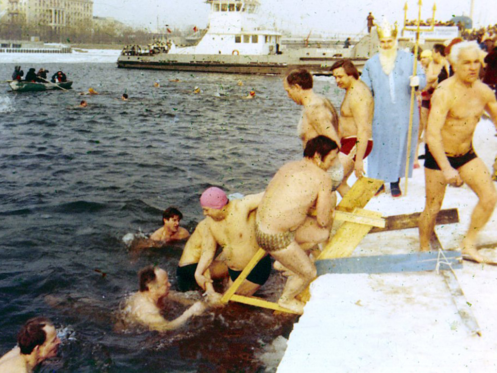 Традиционный моржовый заплыв «Моржей» на Москве-реке