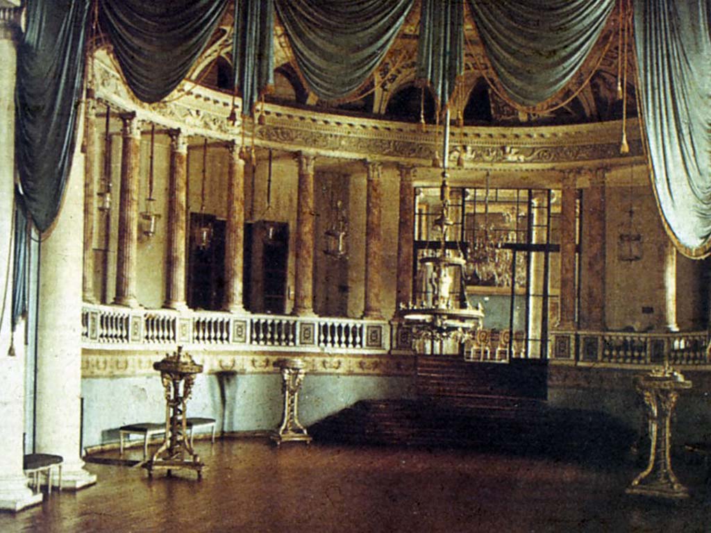 Театральный зал Останкинского дворца. Арх И. Е. Сторов, В. Бренна.