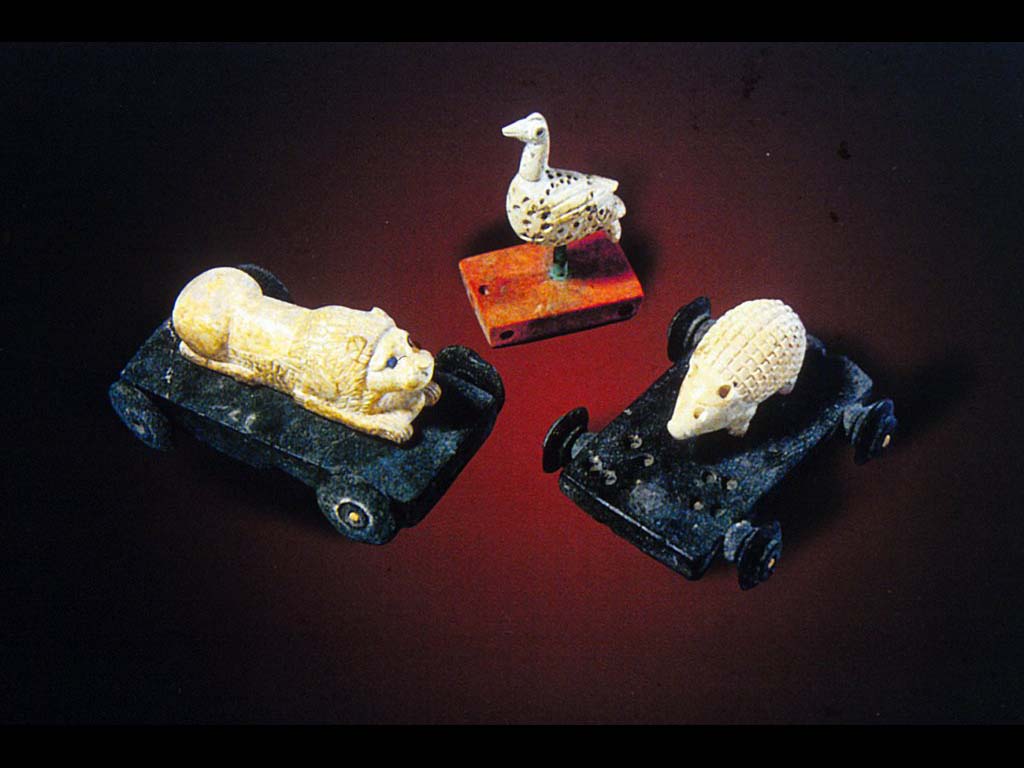 Игрушки. Известняк и битум. Около 1150 г. до н. э. Элам. Лувр. Париж.